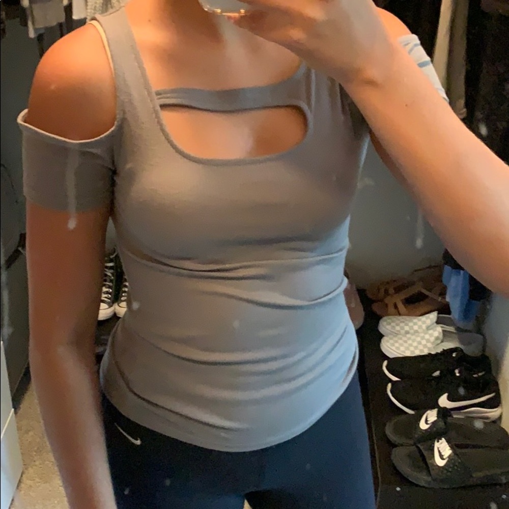 Gray top